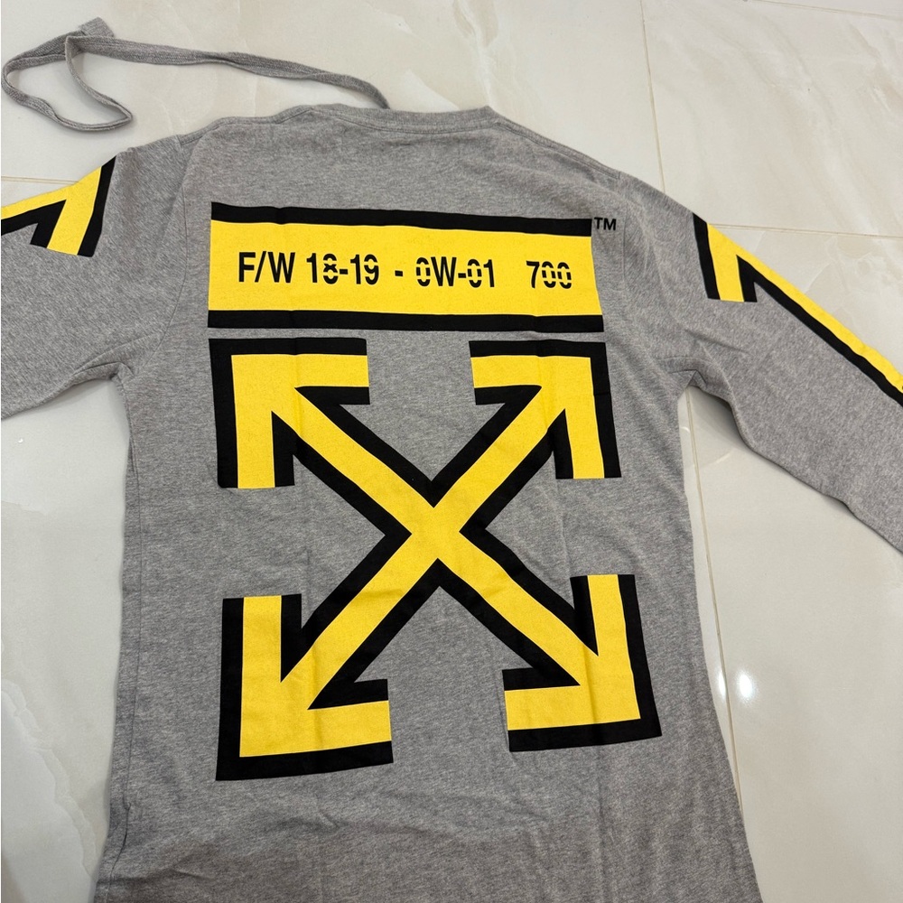 Off-White Gray Graphic Tee - image 6
